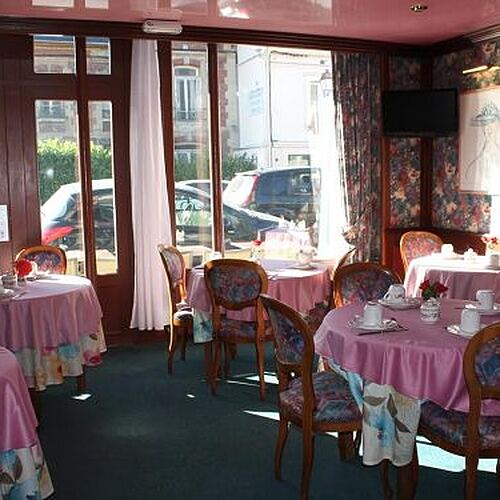 salon-de-the-01-562x375